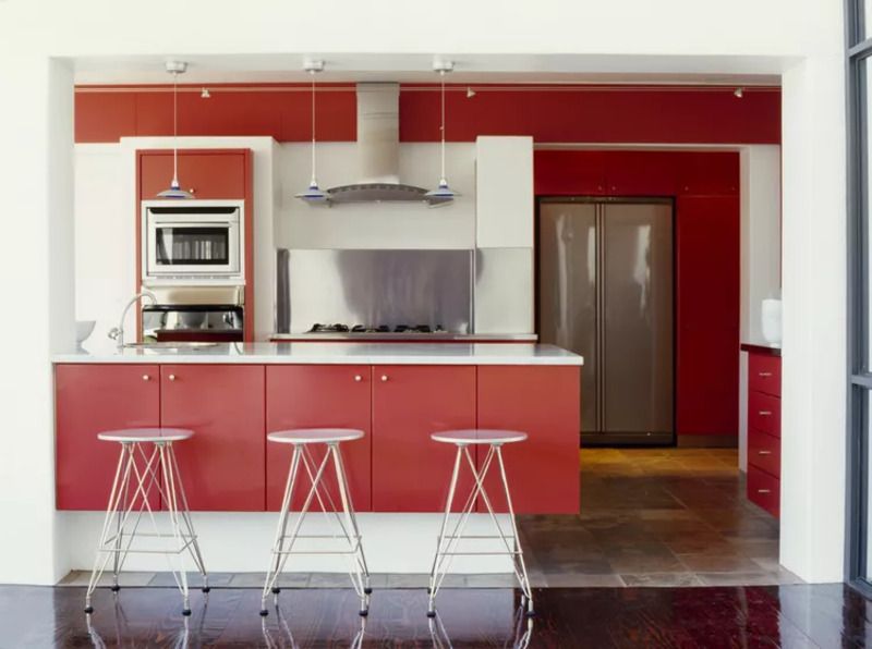 Country red: An outmoded choice for kitchen cabinets color