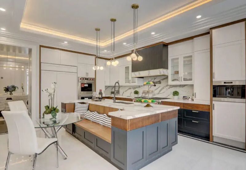 High-end kitchen cabinets excel at seamlessly blending with various kitchen components
