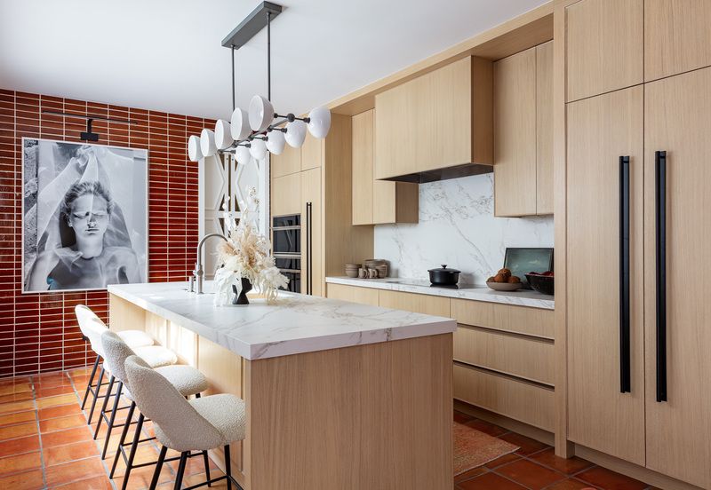 Luxury kitchen cabinets constitute the top of luxurious and capability in kitchen layout