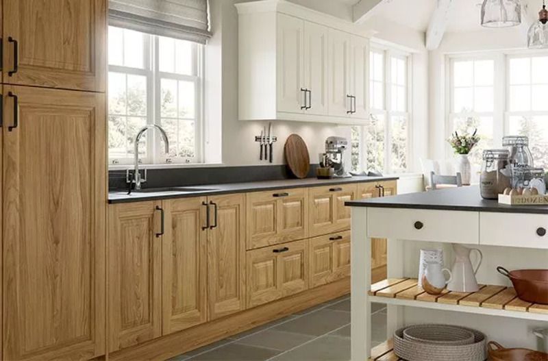 Oak kitchen cabinets: everything you need to know