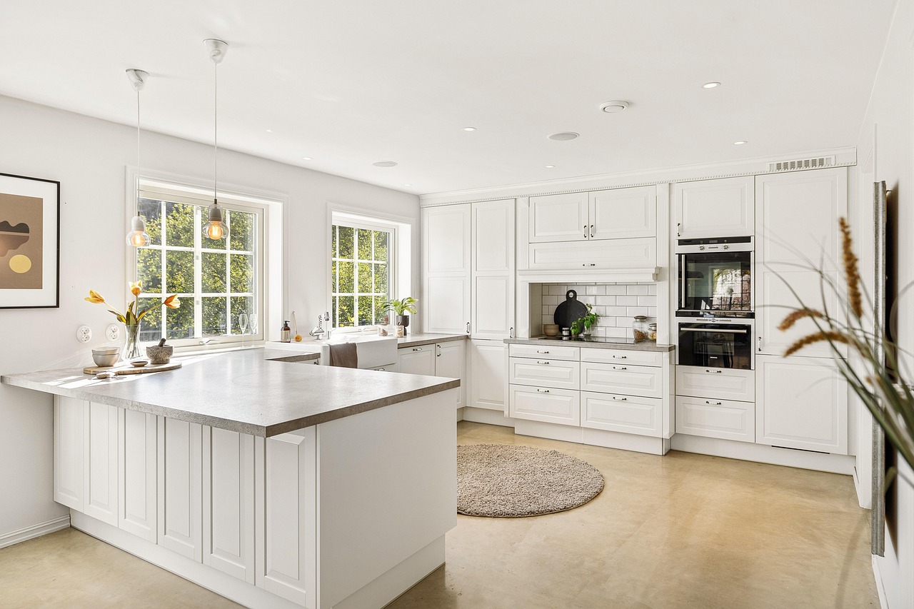 white kitchen cabinets
