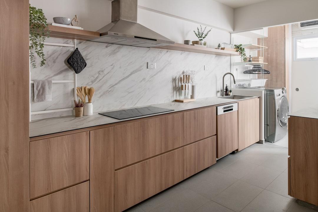 Modern light wood kitchen cabinet design with full-height marble backsplash and countertop in a bright, minimalist kitchen