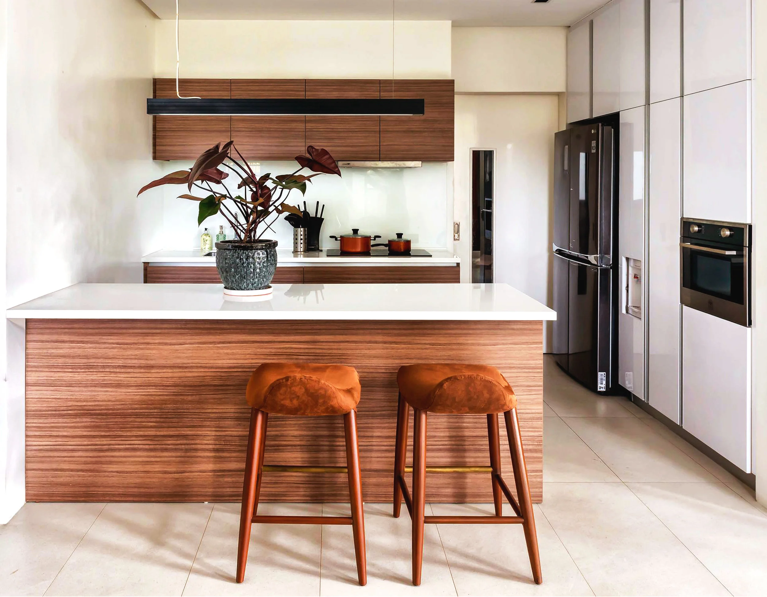 Modern Kitchen Cabinet Mississauga design featuring trendy two-tone wood and white slab doors for 2025 renovations